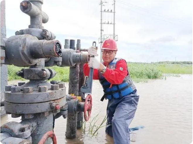 險(xiǎn)不除、人不休，水不降、人不退！大慶油田朝陽(yáng)溝油田全力迎戰(zhàn)防汛“大考”
